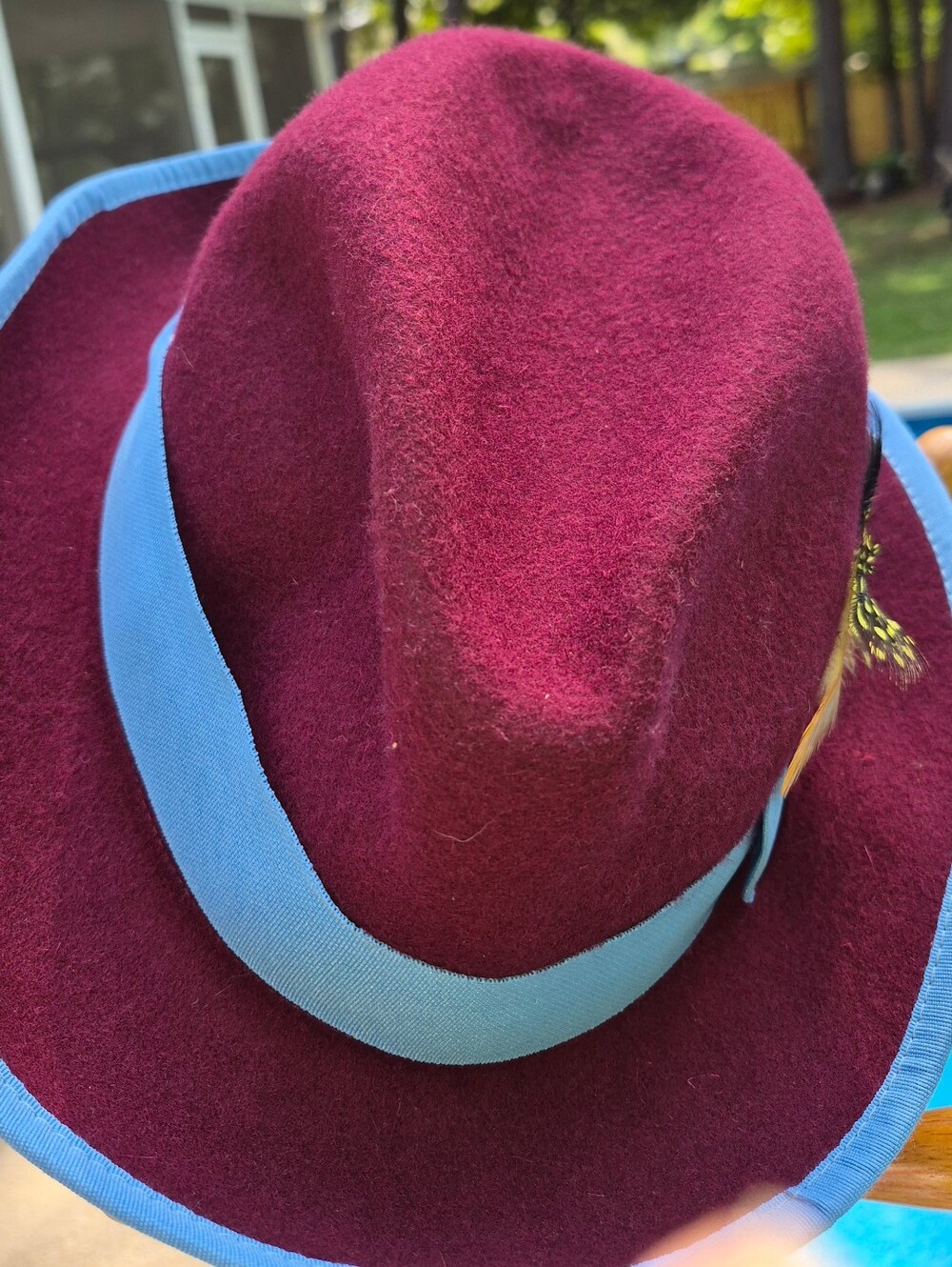 Burgundy Wool Felt fedora W/ a distinctive light blue band and brim edge Sz L - Picture 2 of 4